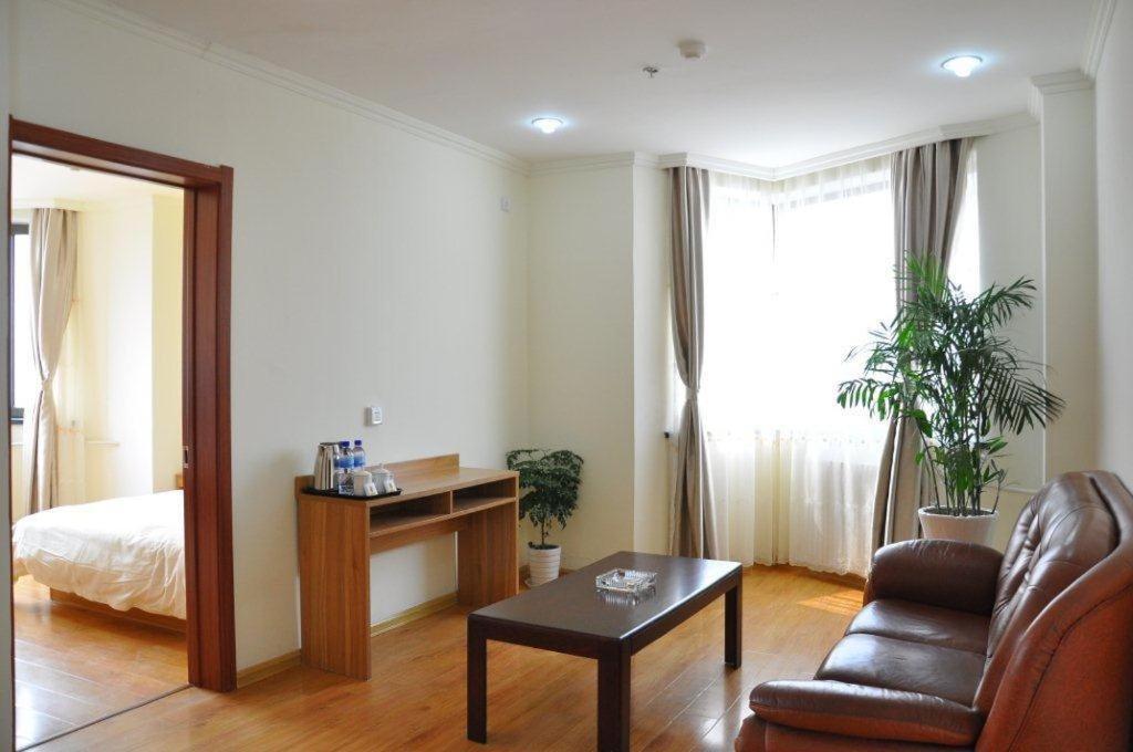 Super 8 Hotel Qingdao Railway Station Gui Zhou Road Rom bilde